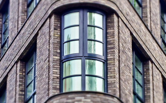 Bär & Karrer advises BNP Paribas on the sale of two investment properties