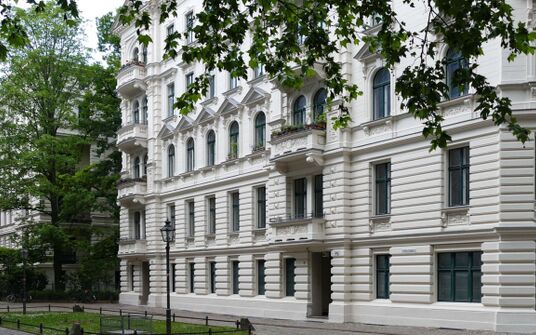 Bär & Karrer Advises a FINMA-accredited Fund Management Company Within the Sale of Three Tenement Residential Properties in Zurich Oerlikon