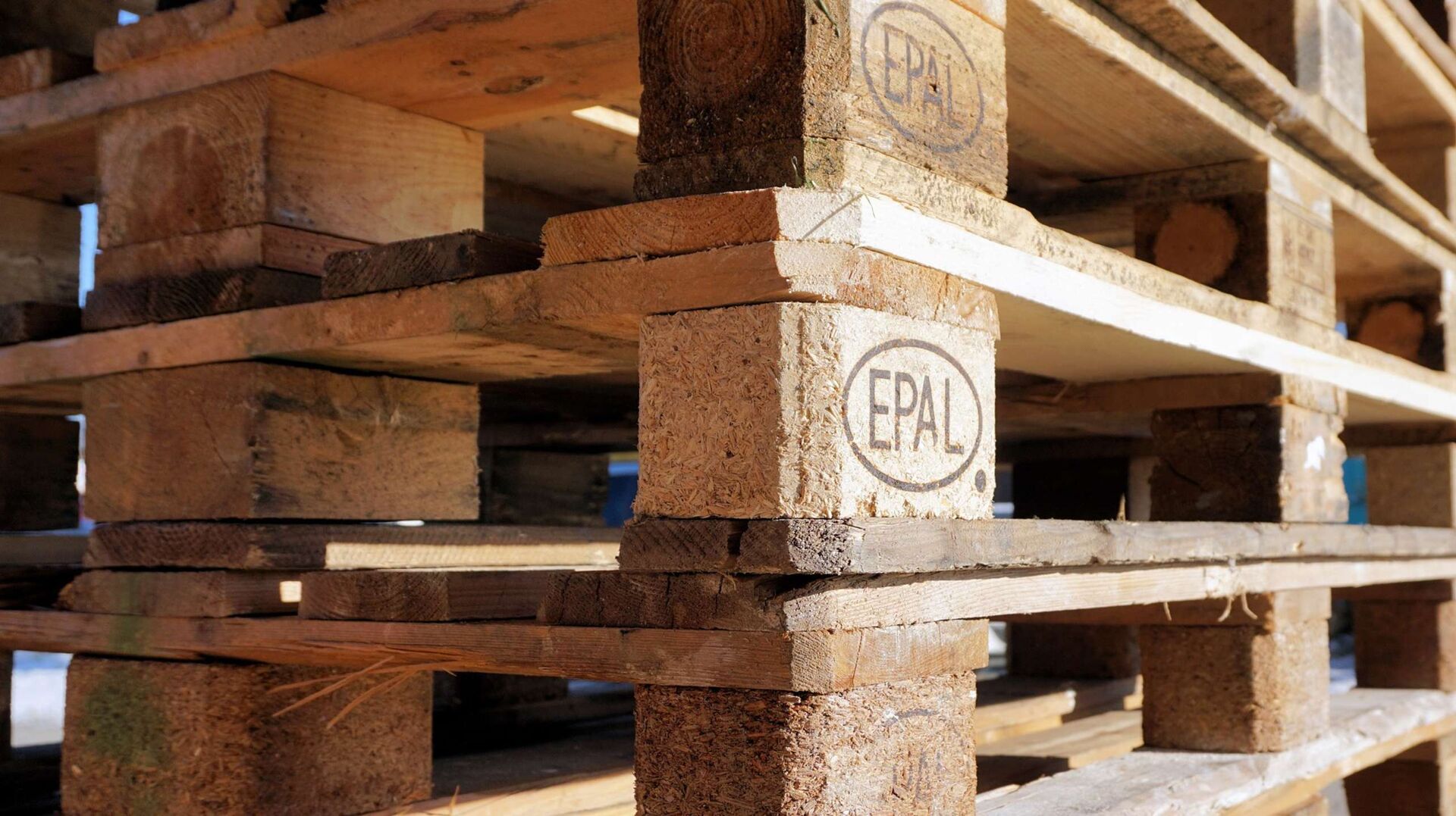 10 November 2014 | Deals & Cases